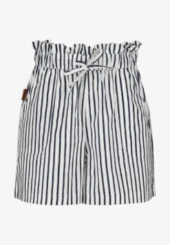 BECCAAK B - Shorts - White -Alife & Kickin 21ef4a8b65074075ac9a589f69d70e2b