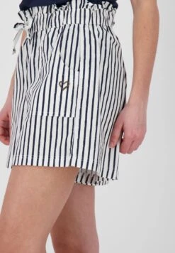 BECCAAK B - Shorts - White -Alife & Kickin 8deb0683a3334f9a9c7320c17faa50e3