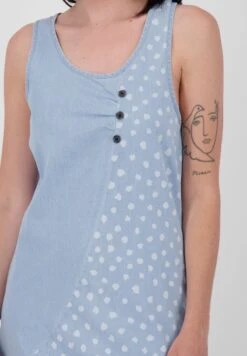 CAMEAK B - Jeanskleid - Light Denim -Alife & Kickin 8edf76cb149143ec9f57a869f5ed62fe